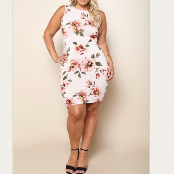 Plus Size Pretty Floral Dress - Picture 2 of 7